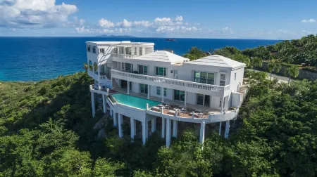 Luxury Villa, Walk to beach, BRAND NEW 55KW BACKUP GENERATOR Отели рядом с достопримечательностью «Dawn Beach»