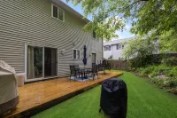 Beautiful 5 bedroom near beaches.  Walk to Narrow River.