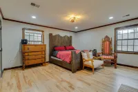 Modern Cabin With Pool Near Nashville!