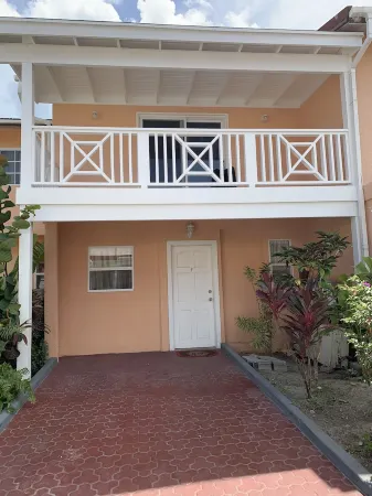 ISLAND PARADISE ON THE MARINA