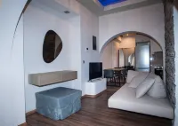 Sia's Retreat 2 Modern Apt Athens Riviera
