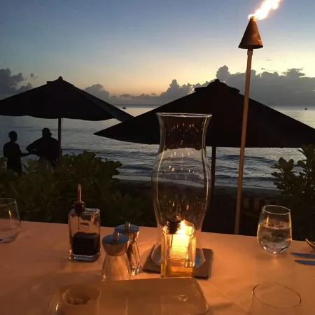 Luxury Spacious Villa 4 Min from the Beach, Royal Fairmont Beach Club Member.