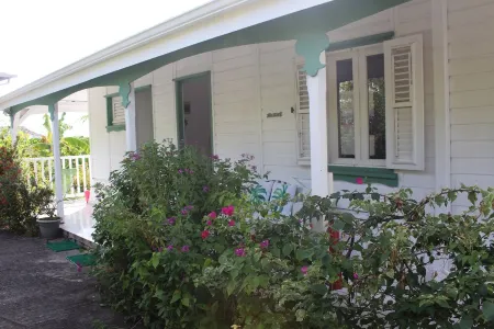 Studio with sea view, 5-minute walk from the beach and jacuzzi