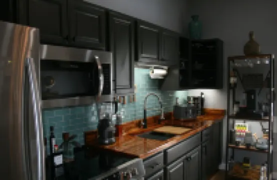 Posh Studio Flat, Smart enabled, WVU Tech District, ADA Compliant, 15% Military