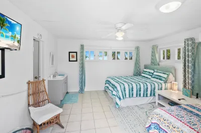 Great Exuma Ocean Front Beach House-Private Beach-Close to Airport-ParadisePoint  호텔