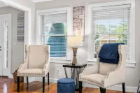 Beautiful Custom Home In Oak Bluffs