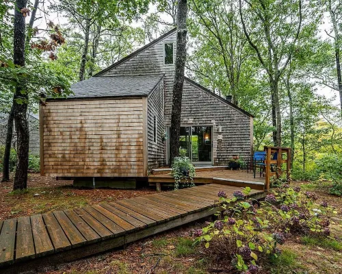 Welcome to Wellfleet! Classically Modern, Woodsy and Serene. Hotels in Wellfleet