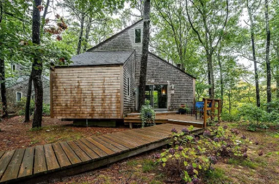 Welcome to Wellfleet! Classically Modern, Woodsy and Serene.