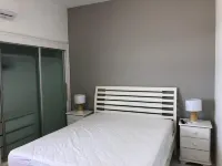 High standard apartment, balcony facing the sea, Pitangueiras Beach. Hotel a 
