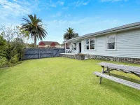 The Publican's, Whitianga. BEST LOCATION  Beach and Town at your doorstep