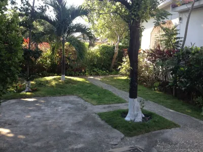 15 Min from the Airport in Kingston Jamaica Отели в г. 