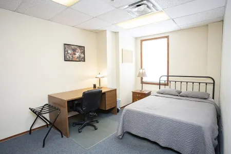 Wardens Quarters: 2 Bedroom Apt Отели в г. Су-Сент-Мари