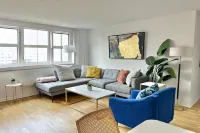 Luxury 2BR-1BA - 10min to NYC - Elevator Building