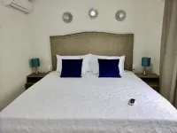 Casa Luna, Cozy Beachfront Apartment in Cancun Hotel Zone.