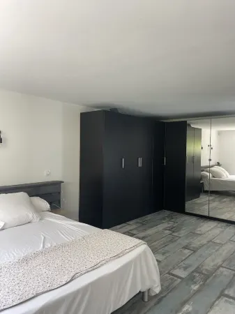 House with swimming pool and jacuzzi 15 minutes from the beach Отели рядом с достопримечательностью «Mas Provencal La Richaude»