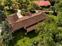 Boquete Luxury: Chic & Serene Home, Walk to Town & Amenities Hotel a 