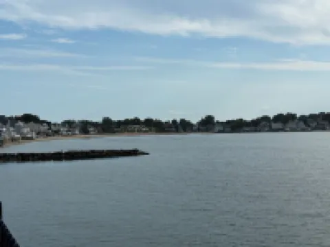 Perfect for family/corporate, Strategic location, 2mi Yale, 2.8 mi Airport,