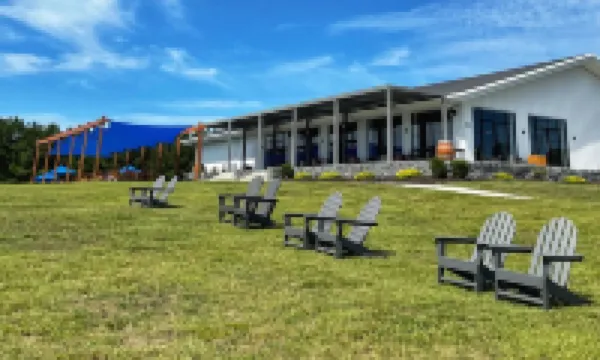 JackPotz BNB- Cozy Modern Bungalow, 5 min. to Two Kings and More!