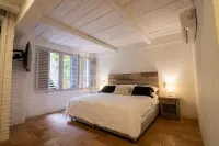 Beautiful 5 Bedroom House w/Pool in Walled City Hotels in 