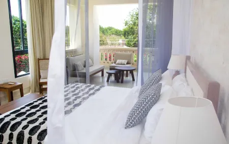 ZANA DIANI VILLAS. LUXURIOUS 2 BEDROOM VILLA 10 MIN FROM THE BEACH