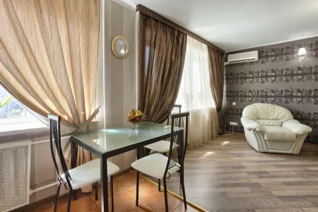 Clean, Safe and Affordable Отели рядом с достопримечательностью «Андреевский спуск»