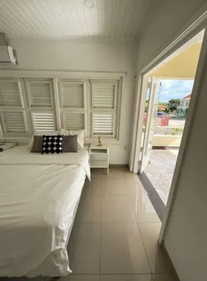 Cozy 1 bedroom apt near the heart of the city