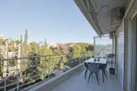 LucyZen! Stylish Apt, Athenian Riviera, near beach