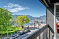 Cozy Lakefront Loft-Downtown Prime Location!