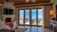A Hidden Paradise: Spacious Beachfront Oasis - Perfect for Families and Retreats