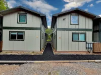 Brand New Tiny Home in Downtown Hiawassee on the Lake!