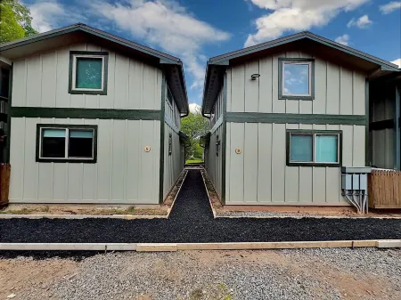 Brand New Tiny Home in Downtown Hiawassee on the Lake! Отели рядом с достопримечательностью «Campsite No 70»