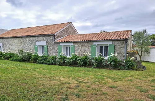 Maison Oléronaise ILE D'OLERON 10 minutes walk from the beach. Hotels in Saint-Georges-d'Oleron