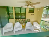 Endless Summer Family Retreat, Beach Front Condo + 5 Pools!