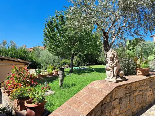 Lovely holiday house: private swimming pool, olive tree garden, cultural setting