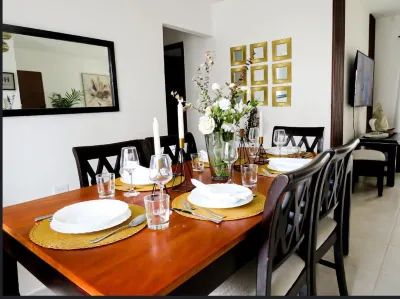 Beautiful condo in La romana, DR with pool and walking distance to Caleta beach. 住宿飯店