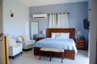 BACK TO BUSINESS Golf Cart,Swimming Pool, generator & Breathless Scenic Views! Candelero Abajo 호텔