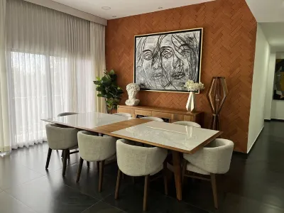 Departamento de 2 recamaras a 10 min de parque metropolitano. トゥングステノ公園周辺のホテル