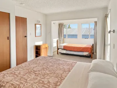 Sybil's Place, Whitianga. TOP LOCATION Beach and Town at your doorstep