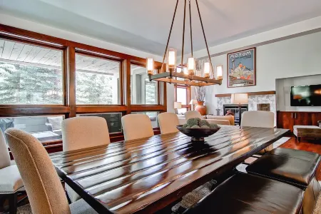 Luxury Vail Residence • Private Hot Tub • 3 Bedrooms + Den