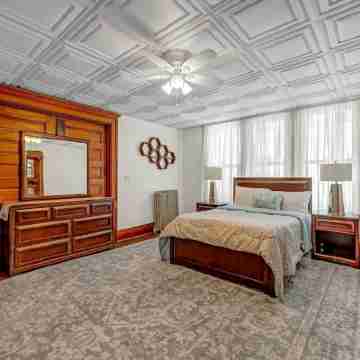 The Victorian on South Park • Sleeps 6 Rooms