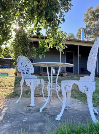 Native Valley Cottage is a peaceful, tranquil hideaway in the Tumbarumba area. Отели в г. Холбрук