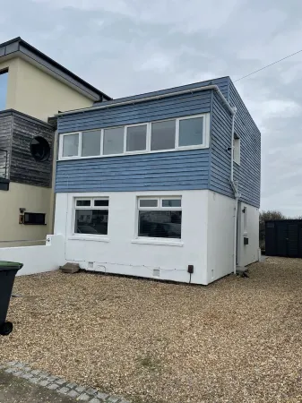 Stunning House Overlooking Nature Reserve Отели в г. Хейлинг-Айленд