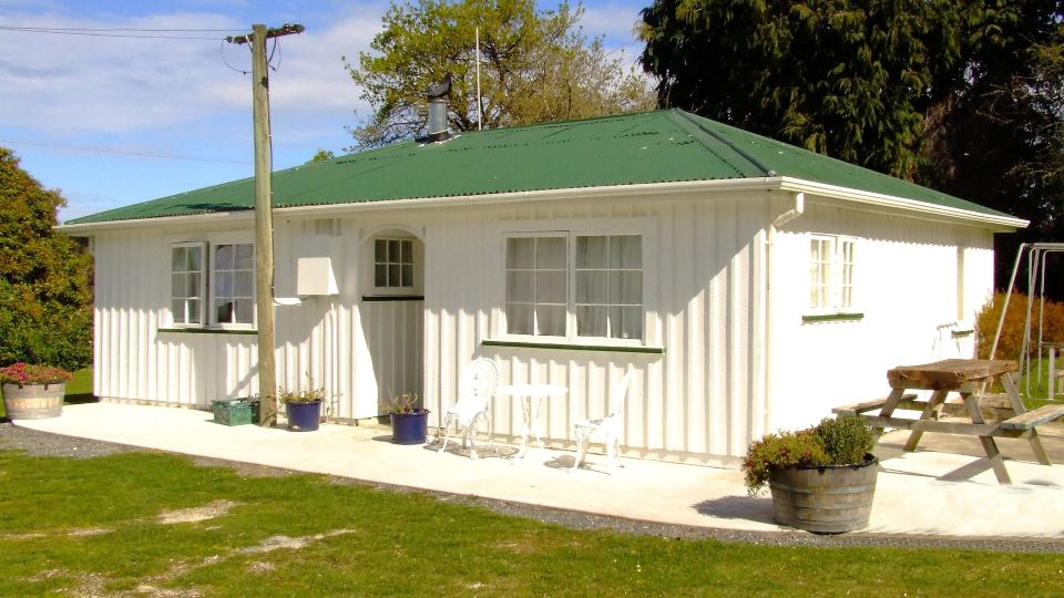 Wacky Stays - Unique Farm-Stay Glamping Rentals, Free Animal Feeding Tours