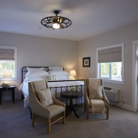 SummerWood Inn