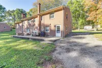 Lakefront Guest Suite Near Richmond Hotels near Grace Bible Church
