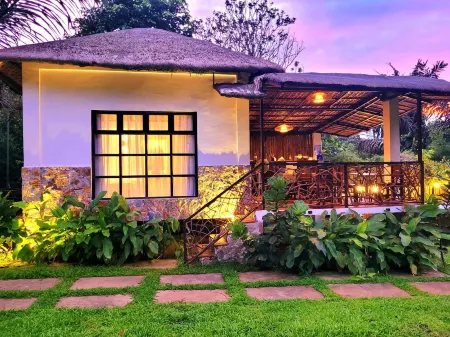 Modern Bahay Kubo near Tagaytay - Casita Anahaw Отели в г. Indang