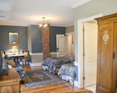 Naomi's Inn Bed & Breakfast Hotels in Springfield