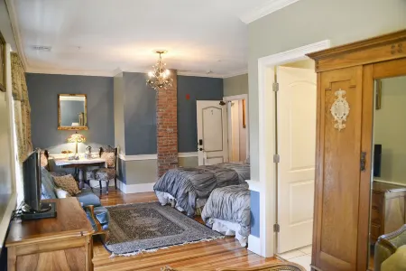 Naomi's Inn Bed & Breakfast Отели в г. Спрингфилд