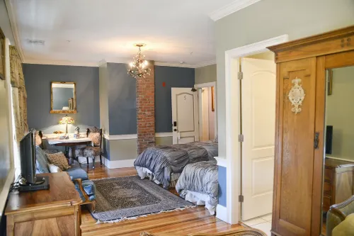 Naomi's Inn Bed & Breakfast Hotels in West Springfield
