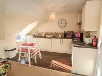 Carisbrooke House, Apartment 6